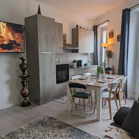 2 Pièces , Centre , 100 Mètres Des Plages.