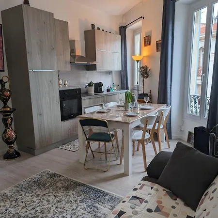 Appartamento 2 Pièces , Centre , 100 Mètres Des Plages.