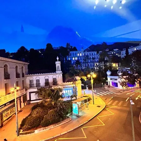 2 Pièces , Centre , 100 Mètres Des Plages. Appartamento