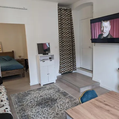 2 Pièces , Centre , 100 Mètres Des Plages. * Mentone