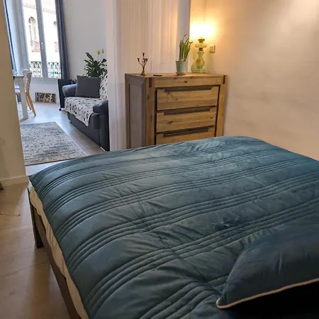 2 Pièces , Centre , 100 Mètres Des Plages. Appartamento *