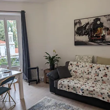 2 Pièces , Centre , 100 Mètres Des Plages. Appartamento